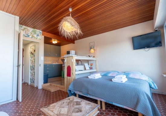 AU 18 – LES PIEDS DANS L’EAU