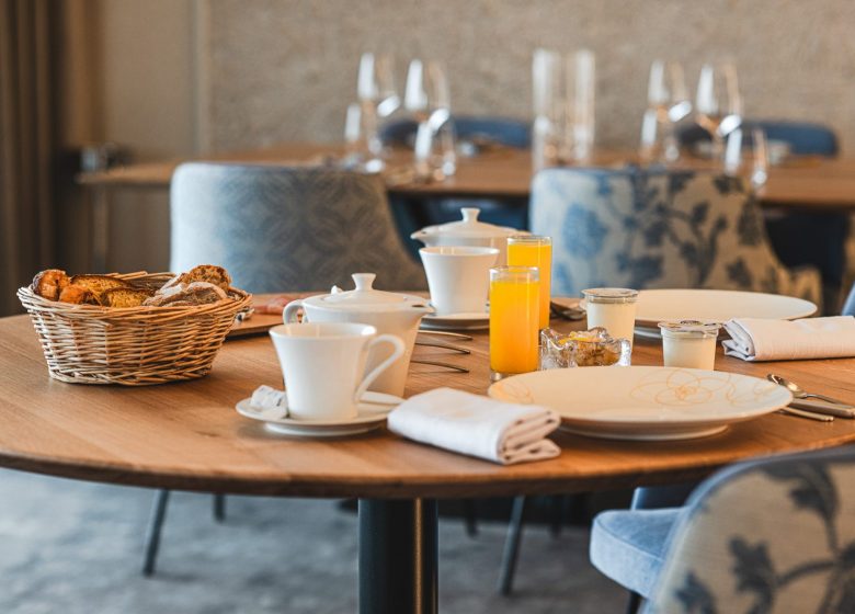 HÔTEL – RESTAURANT LES BRISANTS