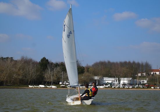 LOCATION DERIVEUR – BASE NAUTIQUE DES VALLÉES