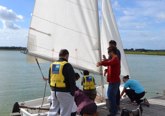 HANDI NAUTISME – LOCATION MINI J ET CARAVELLE- BASE NAUTIQUE DES VALLÉES