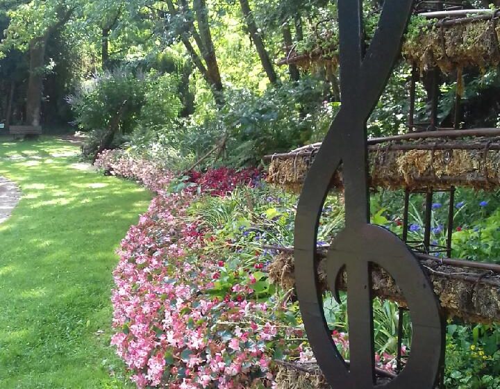 PARC FLORAL ET TROPICAL DE LA COURT D’ARON