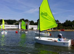 STAGES ET COURS OPTIMIST- BASE NAUTIQUE DES VALLÉES